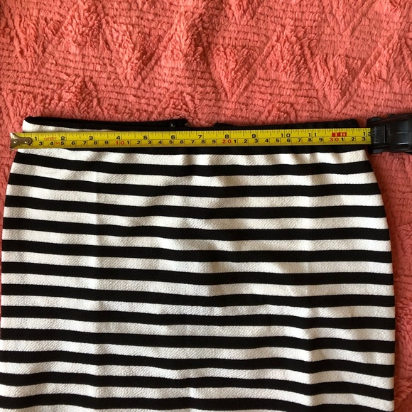 Striped Pencil Skirt - Picture 4 of 5